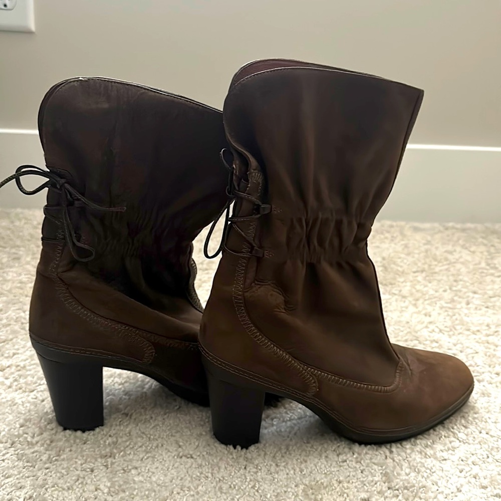 Clarks Artisan leather dark brown pull on boots